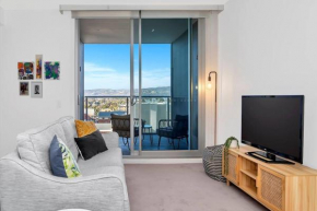'The Hindmarsh' Hotel-style Pad with Hills Panorama, Adelaide